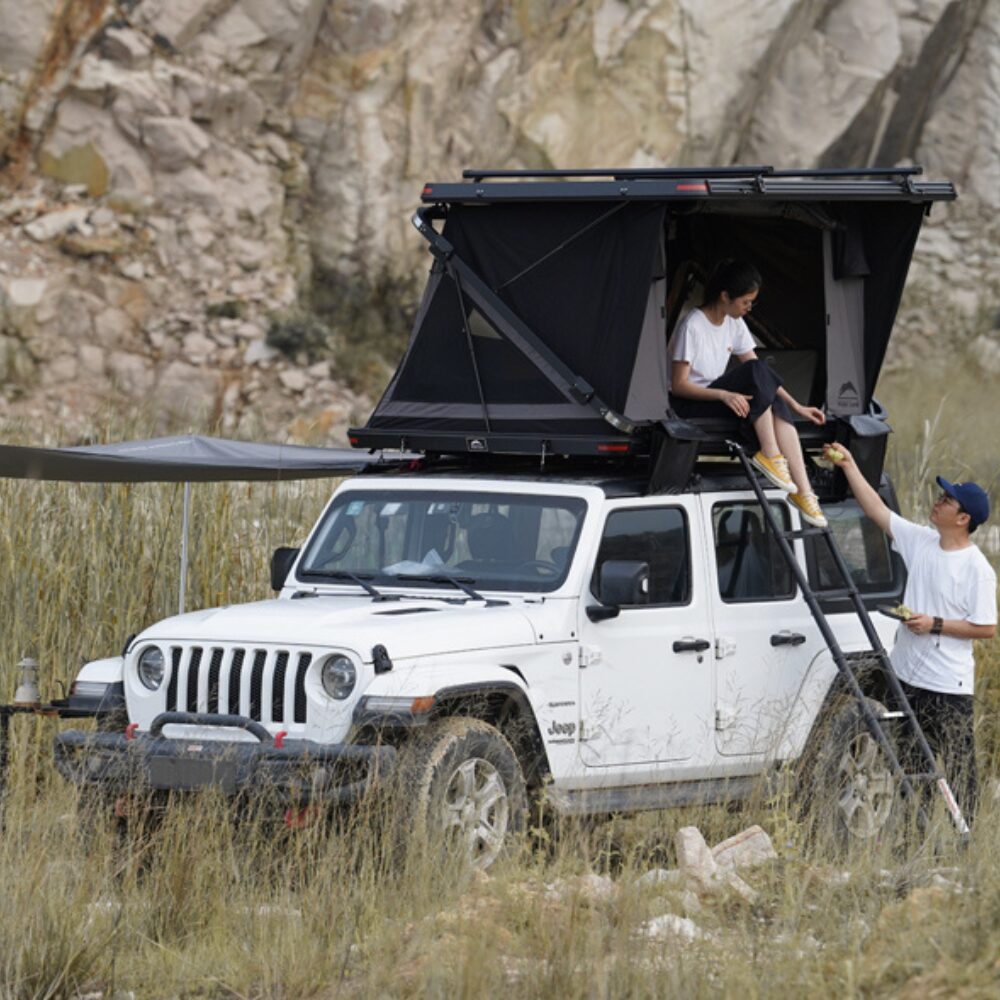 EN_car_rooftop_tent_2_3_people_rock_cruiser_wildland_EL_skini_orofis_aftokinitou_2_3_atomon_rock_cruiser_wildland_product_in_action_used_for_camping_by_2_people__1725976893_516